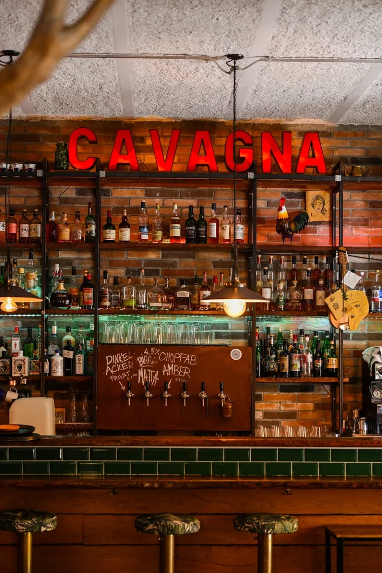 Bar 768x1152