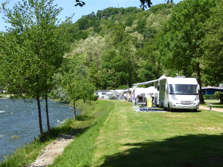 Camper am Flussresz 768x576
