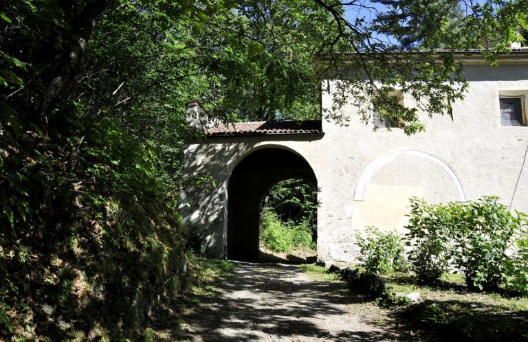 chiesa 768x498