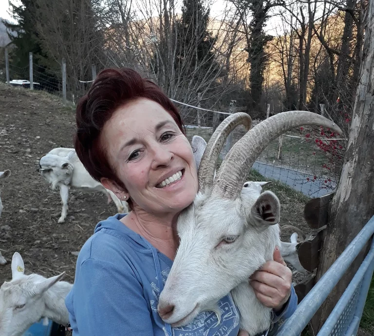 Silvia con capra 768x690