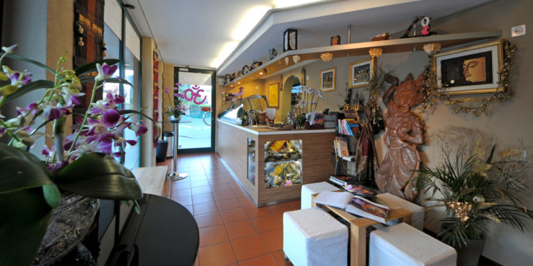 slide 1 768x384
