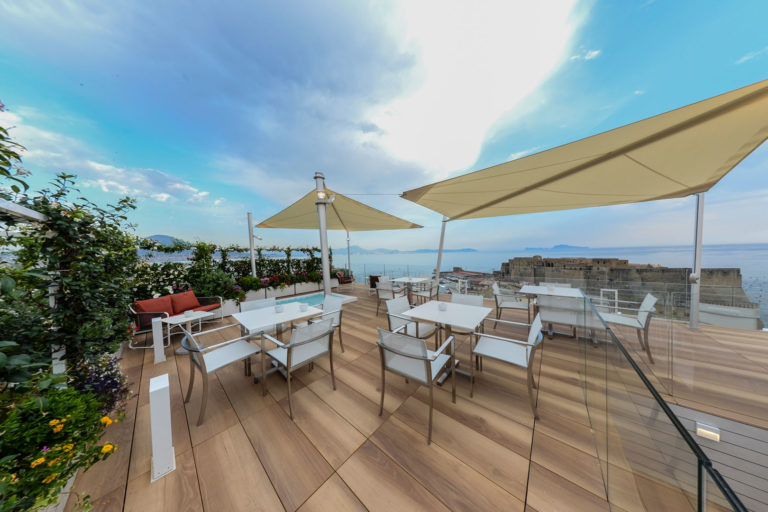 le migliori terrazze di napoli sky lounge vesuvio 768x512