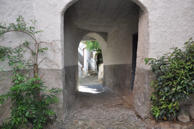 Ciotolato tra i vicoli di Bedigliora 768x510