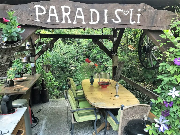 Pergola in giardino vicino 768x576