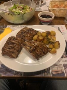 costine alla griglia e patate rosolate 225x300