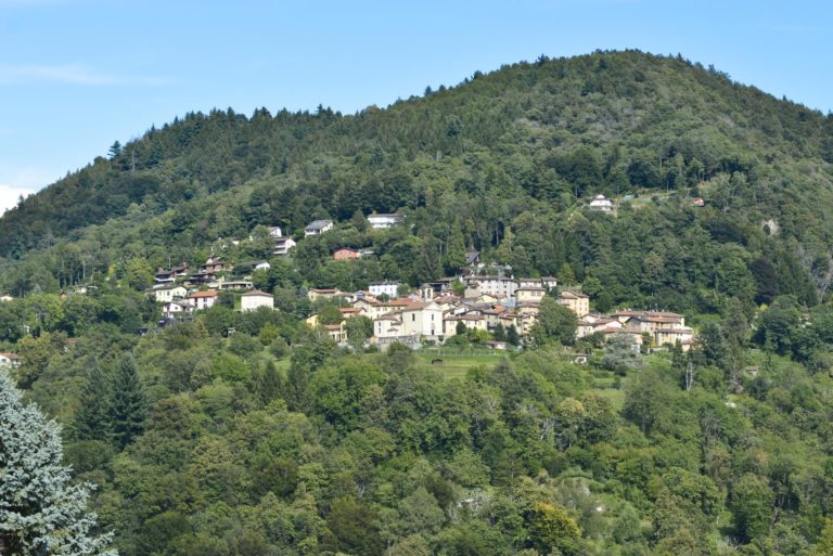 vista del paese dal basso 768x513