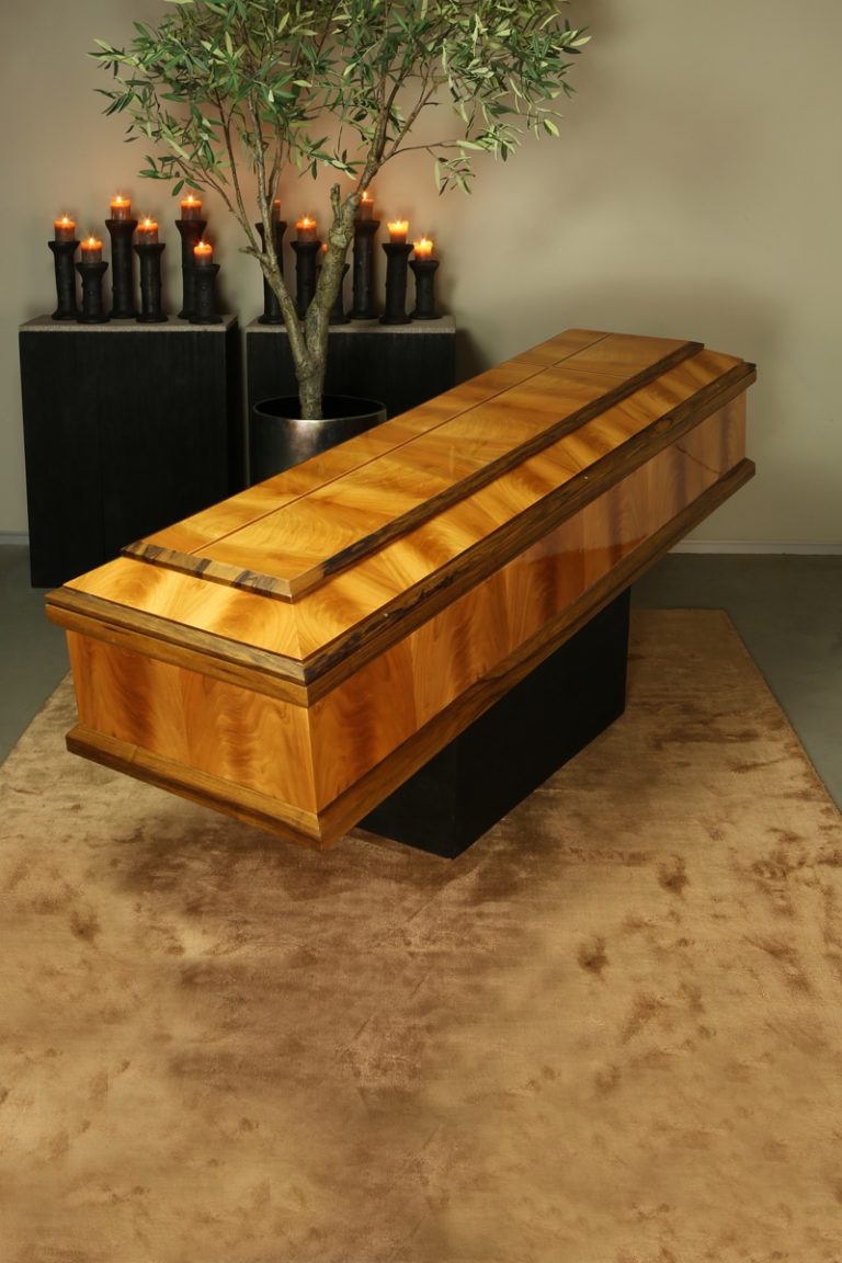 Art Funeral Navi fullscreen Sarg edit 768x1152