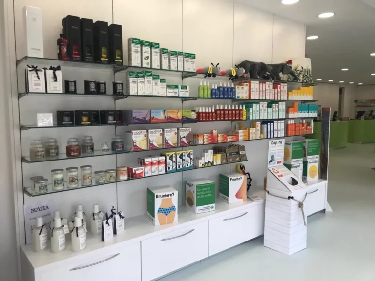 ScaffaliconpresidimediciinvenditaFarmaciaAgno e313fc8c 1920w 768x576