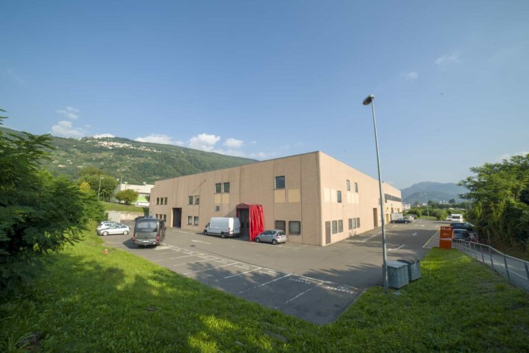 warehouse 768x513